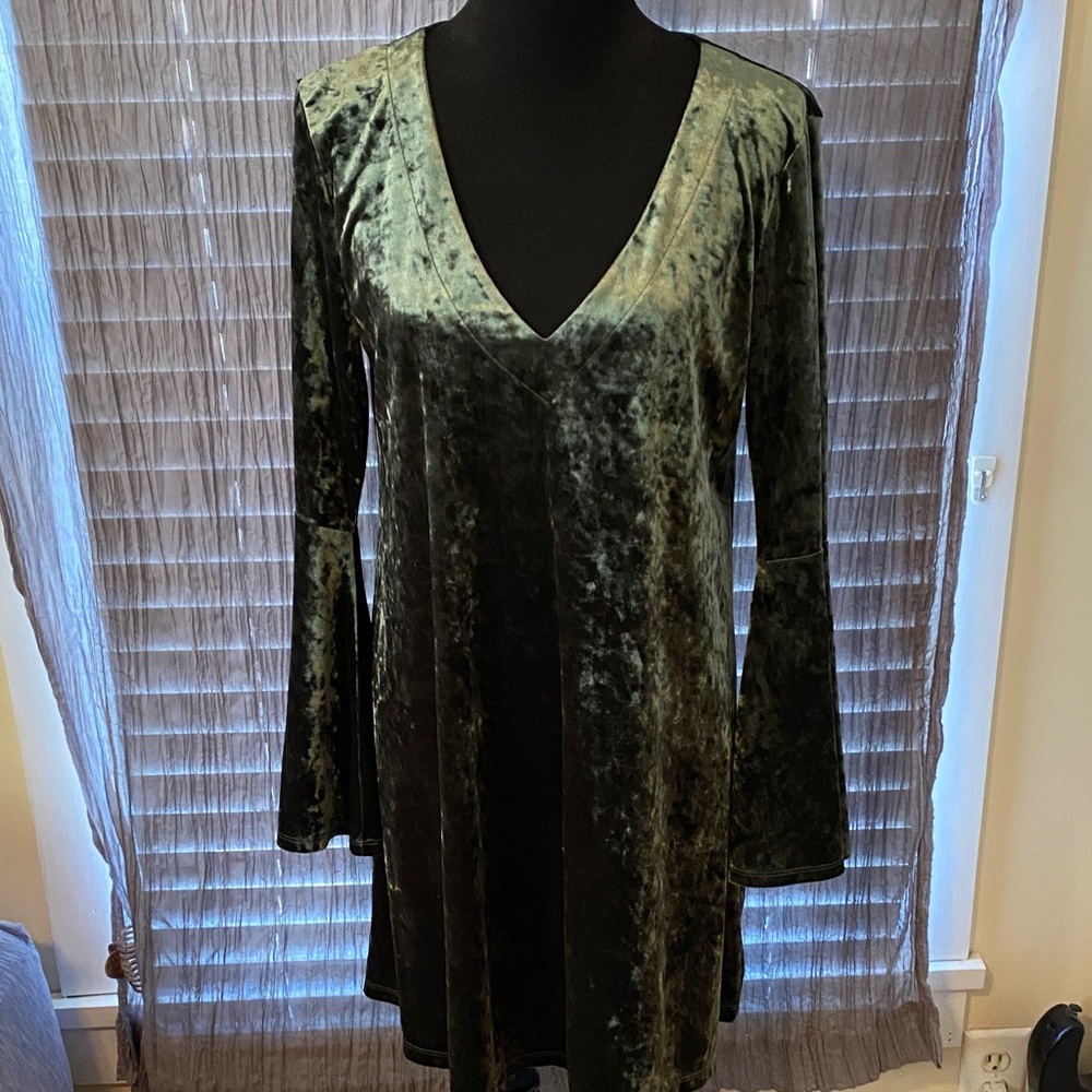 a.n.a Green Velvet Long Sleeve Dress